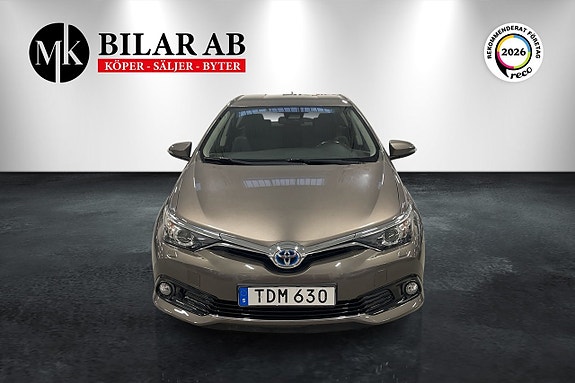 Toyota Auris 2 of 13