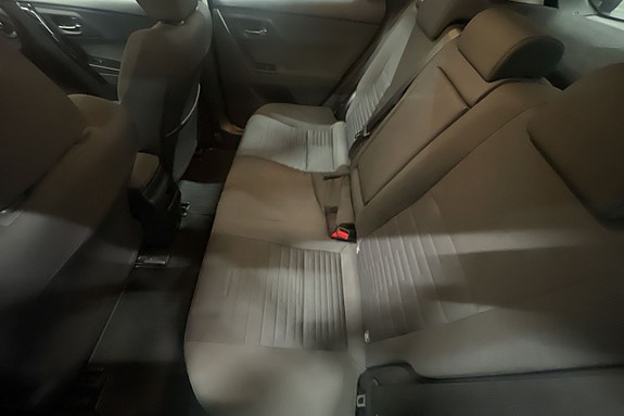 Toyota Auris 9 of 13