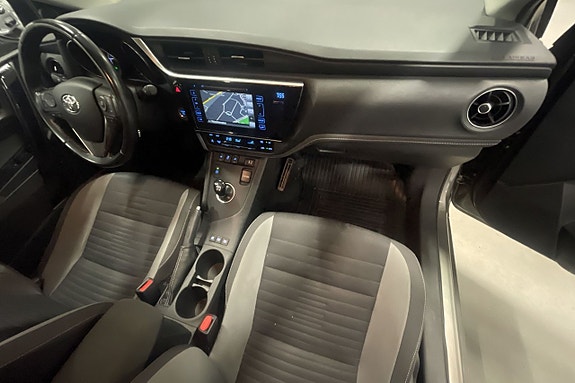 Toyota Auris 8 of 13