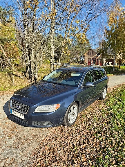 Volvo V70 2 of 10