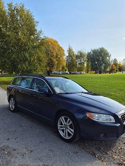 Volvo V70 3 of 10