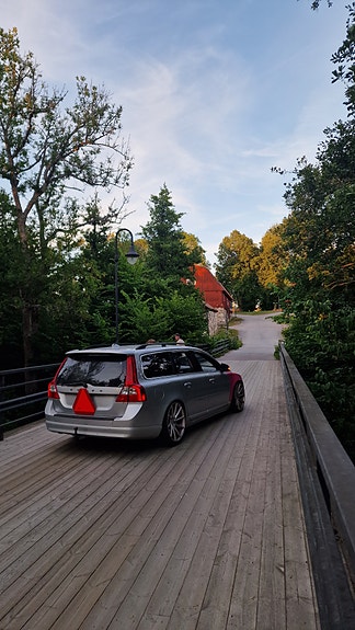 Volvo V70 2 of 5