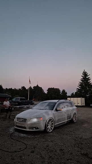 Volvo V70 4 of 5