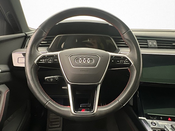 Audi Q8 18 of 30