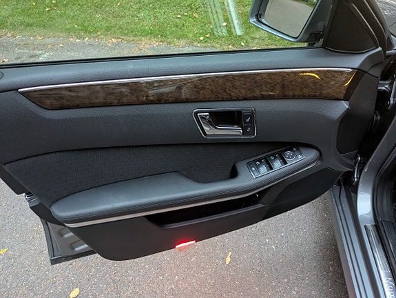 Mercedes-Benz E200 7 of 11