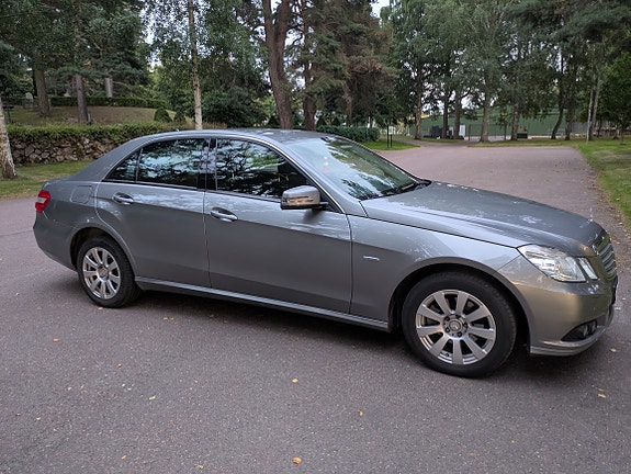 Mercedes-Benz E200 4 of 11