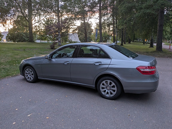 Mercedes-Benz E200 2 of 11