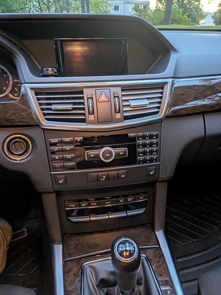Mercedes-Benz E200 11 of 11