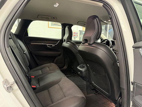 Volvo V90 Cross Country 22 of 30