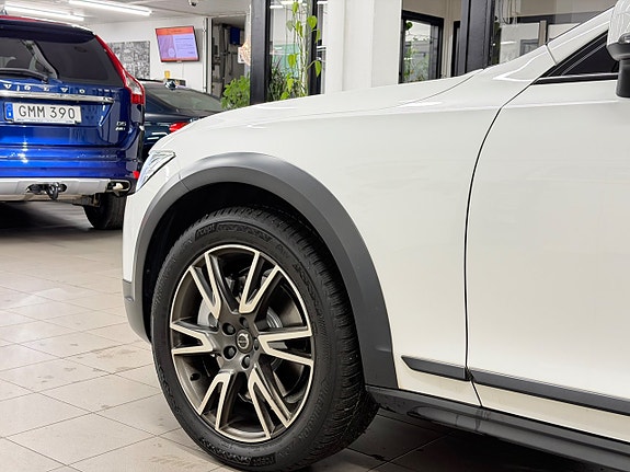 Volvo V90 Cross Country 12 of 30