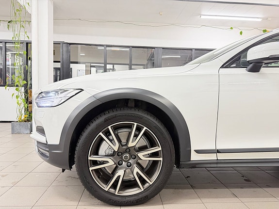 Volvo V90 Cross Country 11 of 30