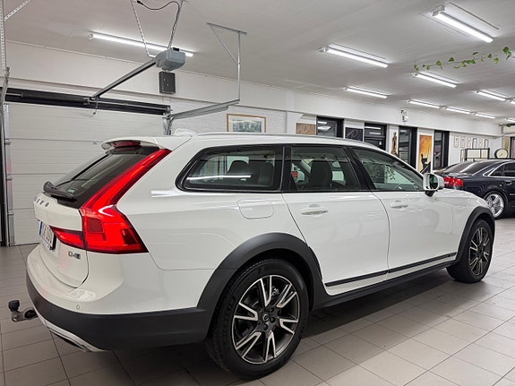 Volvo V90 Cross Country 8 of 30