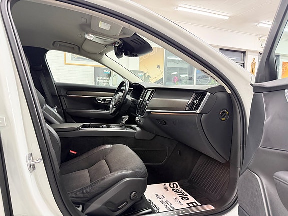 Volvo V90 Cross Country 18 of 30