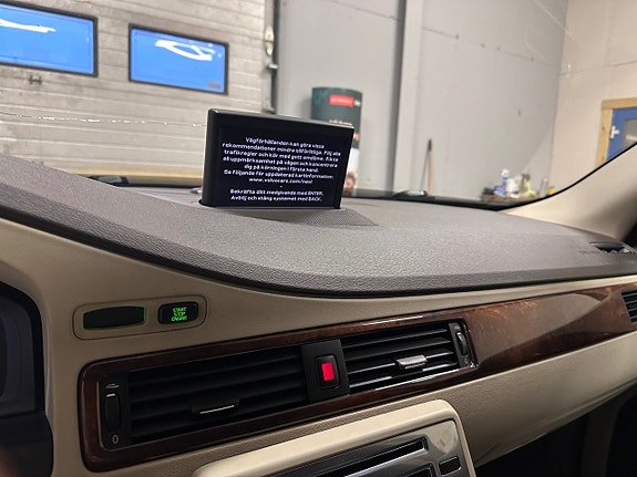 Volvo XC70 14 of 25