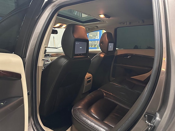 Volvo XC70 18 of 25