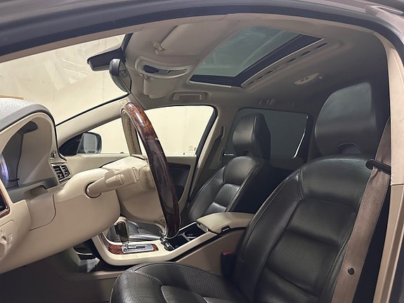 Volvo XC70 12 of 25