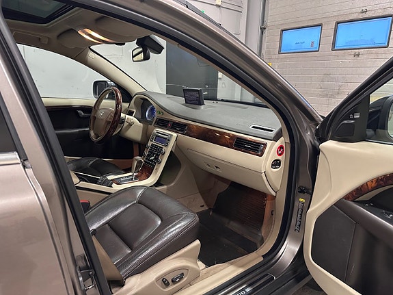 Volvo XC70 23 of 25