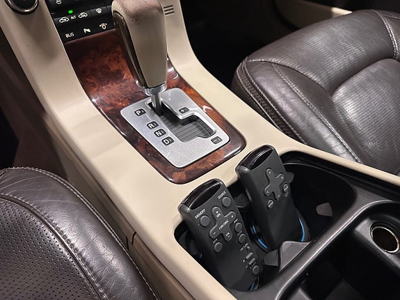 Volvo XC70 13 of 25
