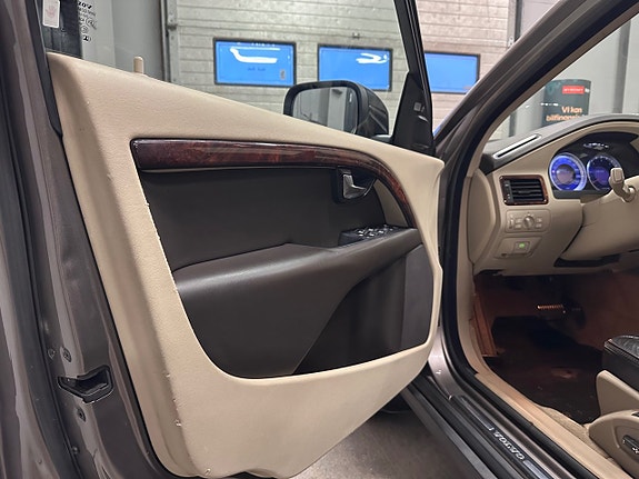 Volvo XC70 8 of 25