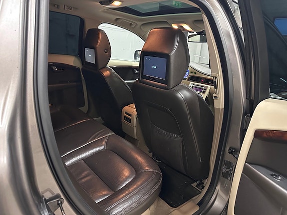 Volvo XC70 22 of 25