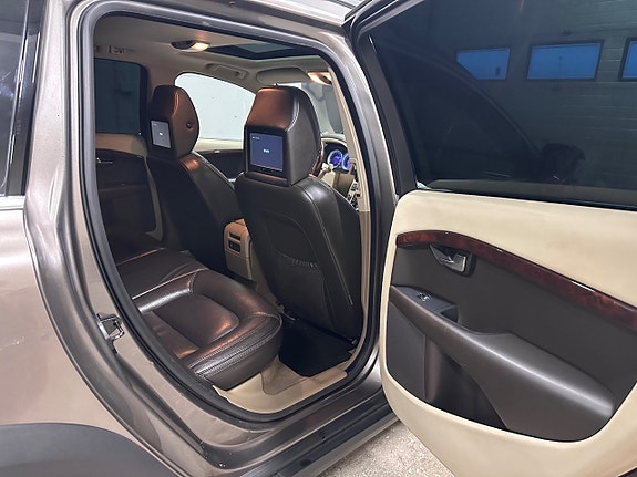 Volvo XC70 21 of 25