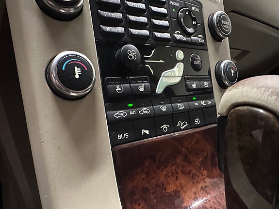 Volvo XC70 15 of 25