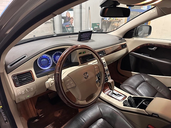 Volvo XC70 10 of 25