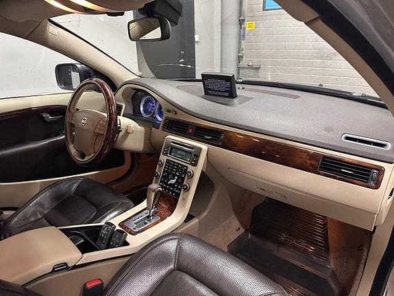 Volvo XC70 24 of 25