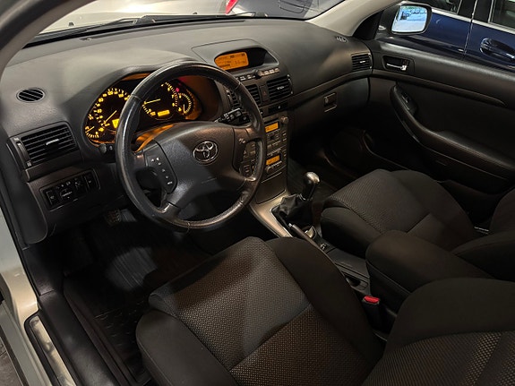 Toyota Avensis 10 of 24