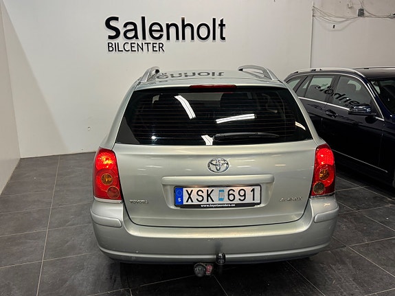 Toyota Avensis 7 of 24