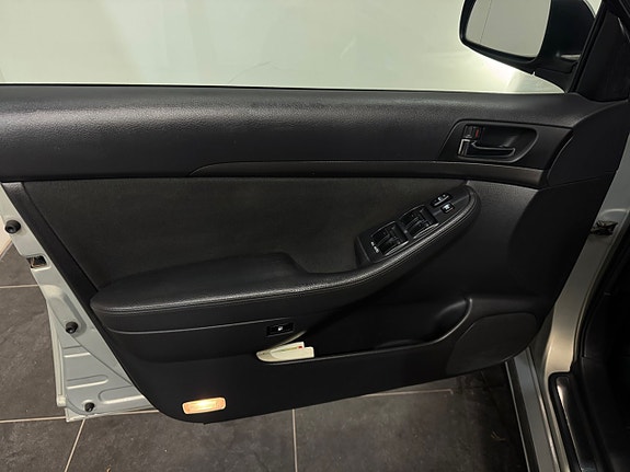 Toyota Avensis 9 of 24