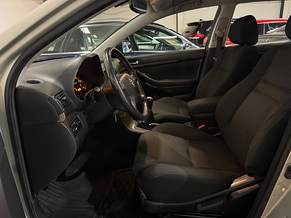 Toyota Avensis 11 of 24
