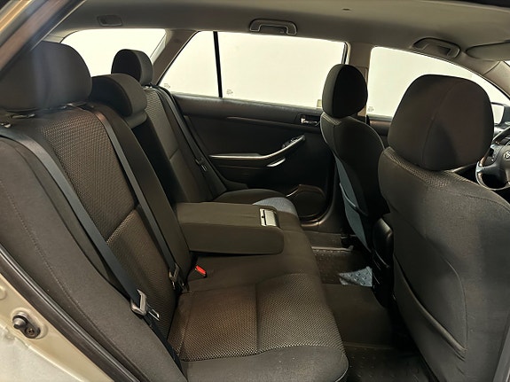 Toyota Avensis 21 of 24