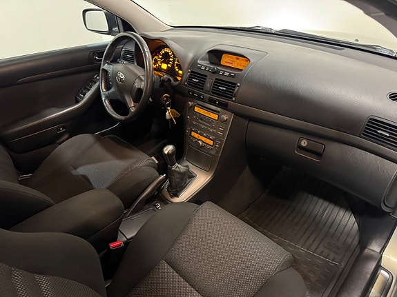 Toyota Avensis 12 of 24