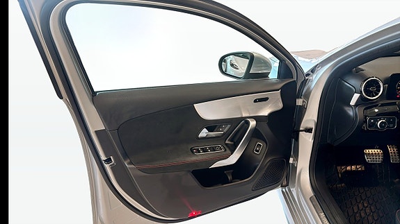 Mercedes-Benz A180 11 of 17