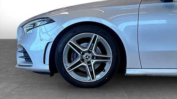 Mercedes-Benz A180 9 of 17