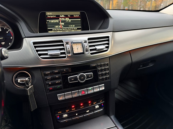 Mercedes-Benz E220 11 of 11