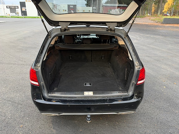 Mercedes-Benz E220 9 of 11