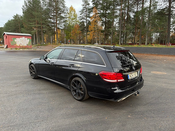 Mercedes-Benz E220 3 of 11