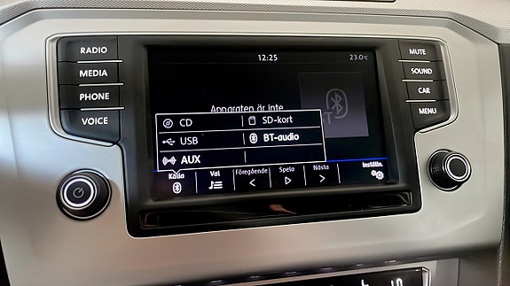 Volkswagen Passat 13 of 20