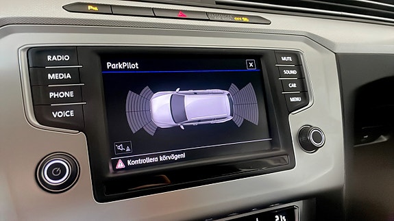 Volkswagen Passat 12 of 20
