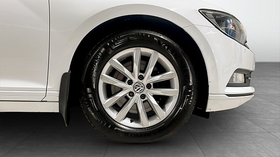 Volkswagen Passat 9 of 20