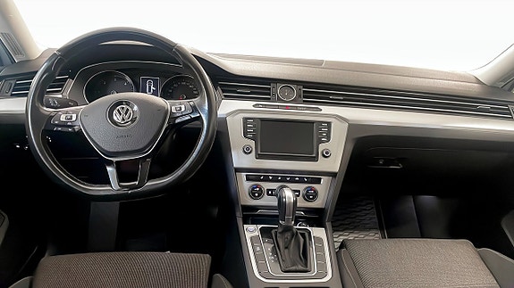 Volkswagen Passat 4 of 20