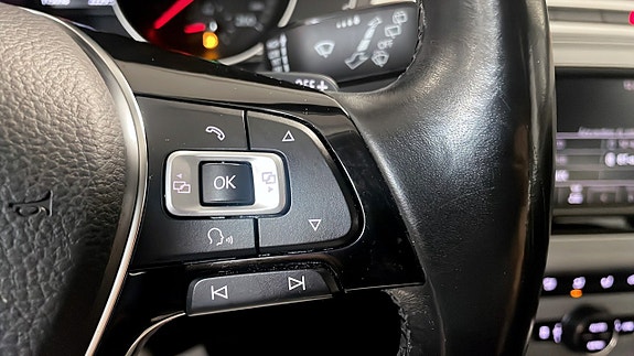 Volkswagen Passat 17 of 20