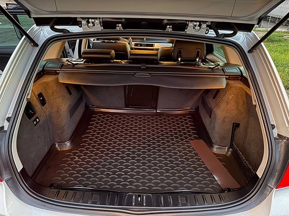 BMW 320i 10 of 13
