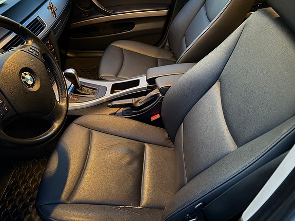 BMW 320i 8 of 13