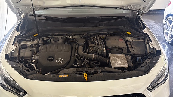 Mercedes-Benz GLA250 e 13 of 16