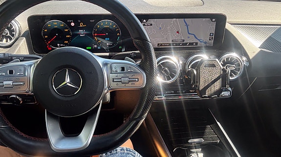 Mercedes-Benz GLA250 e 6 of 16