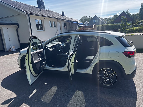 Mercedes-Benz GLA250 e 3 of 16