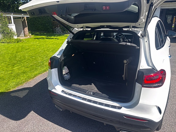 Mercedes-Benz GLA250 e 10 of 16